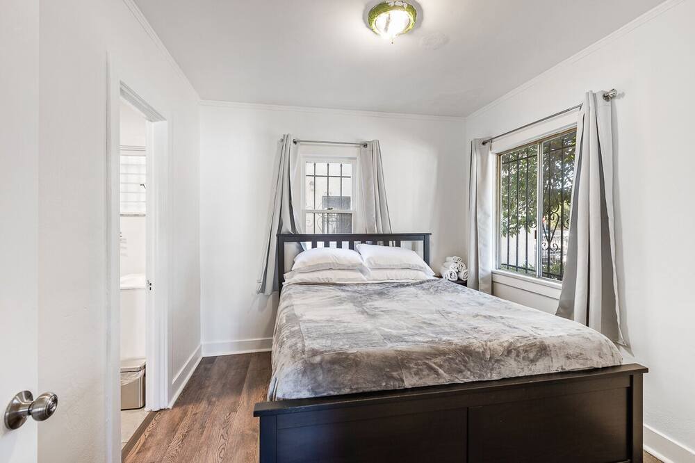 Photo of Bedroom in East Hollywood