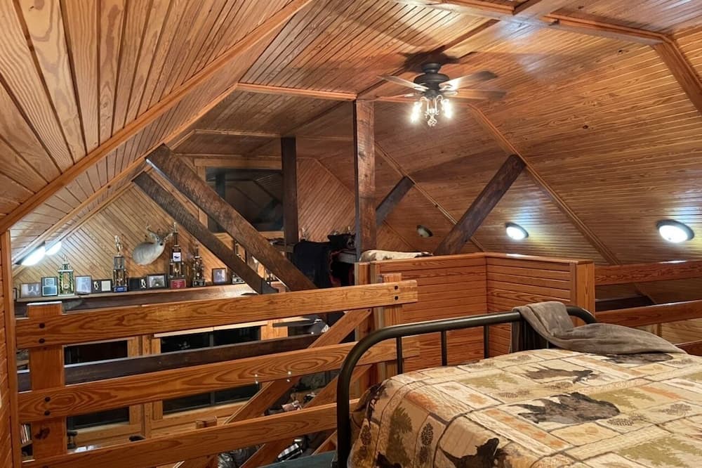 Photo of Bedroom in Smithville