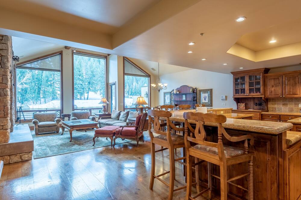 Photo of Livingroom in Warm Springs