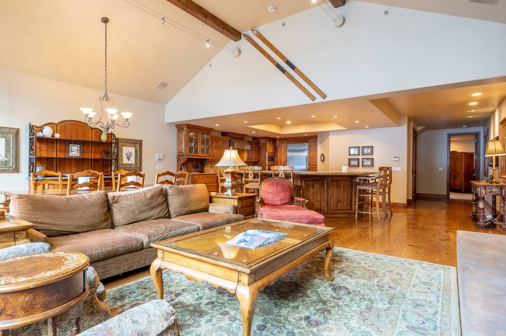 Photo of Livingroom in Warm Springs
