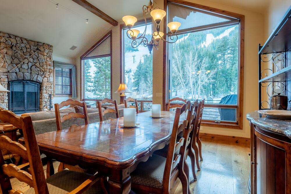 Photo of Livingroom in Warm Springs