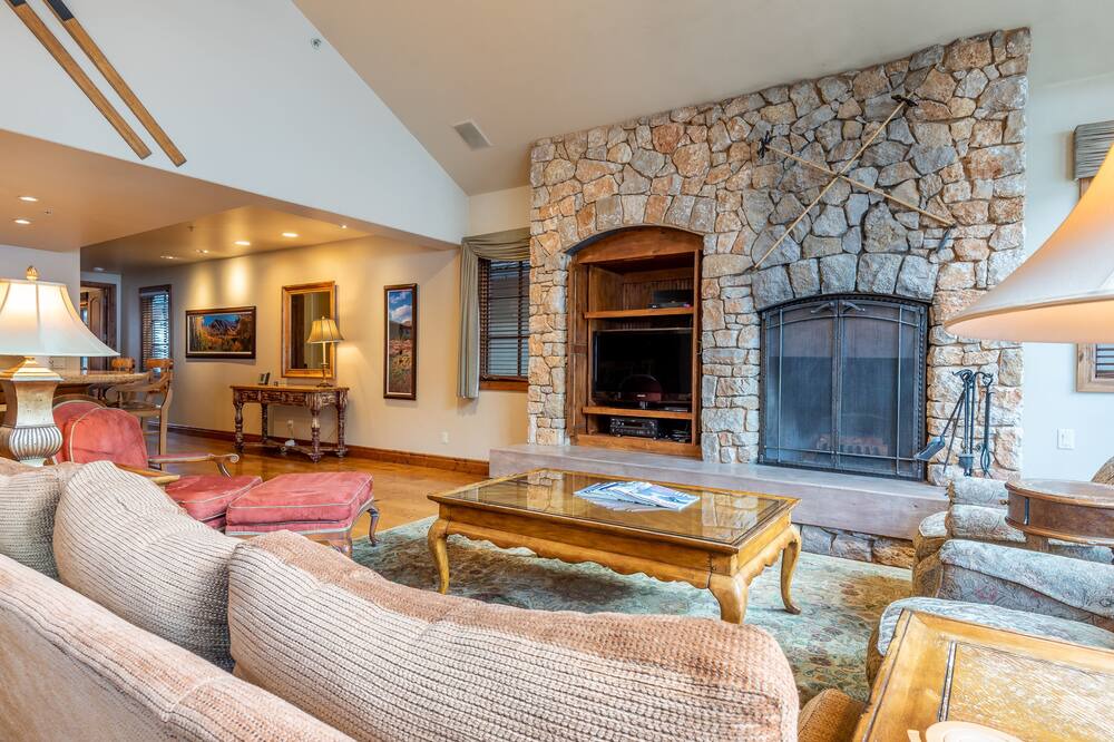 Photo of Livingroom in Warm Springs