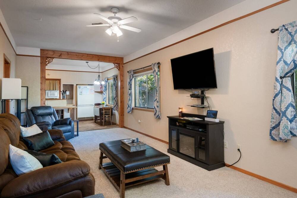 Photo of Livingroom in Franklin to the Fort