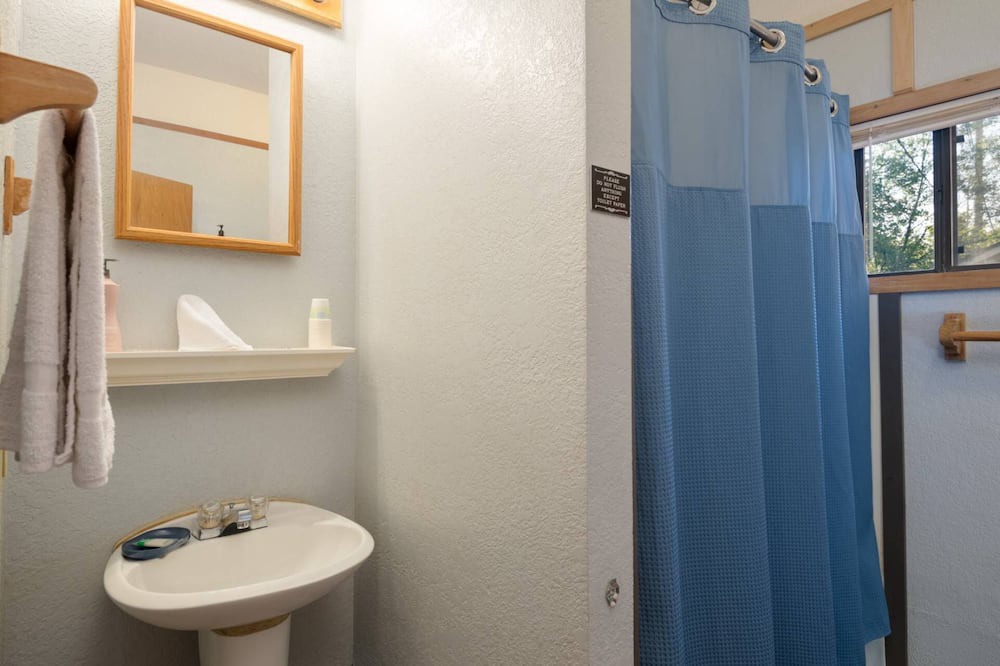 Photo of Bathroom in Franklin to the Fort