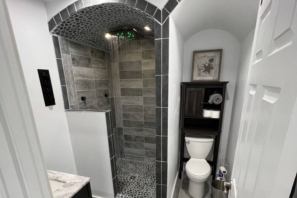 Photo of Bathroom in Heyburn