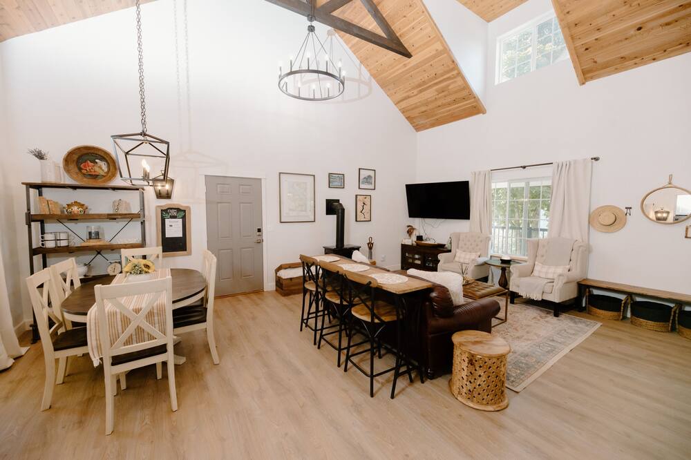 Photo of Livingroom in Harrison