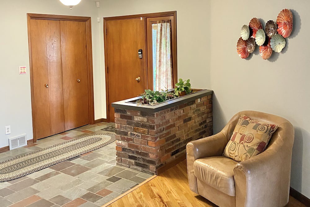 Photo of Livingroom in Cleveland