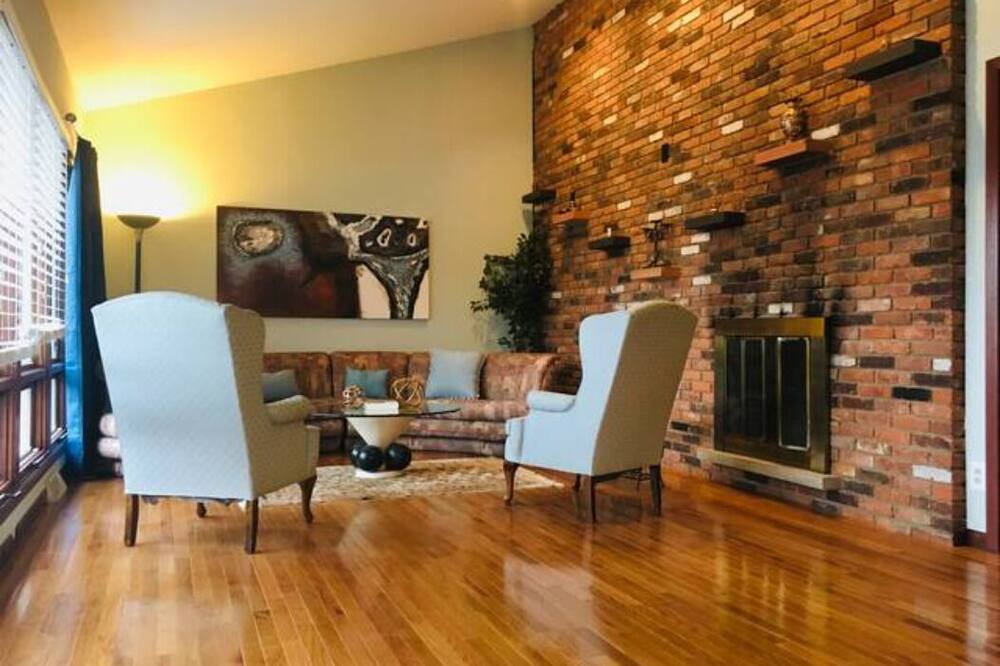 Photo of Livingroom in Cleveland