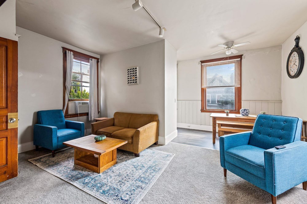 Photo of Livingroom in Clifton Heights