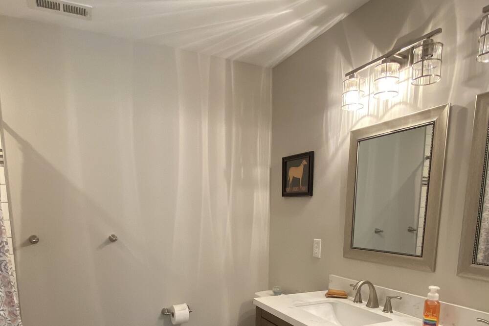 Photo of Bathroom in Scottsville