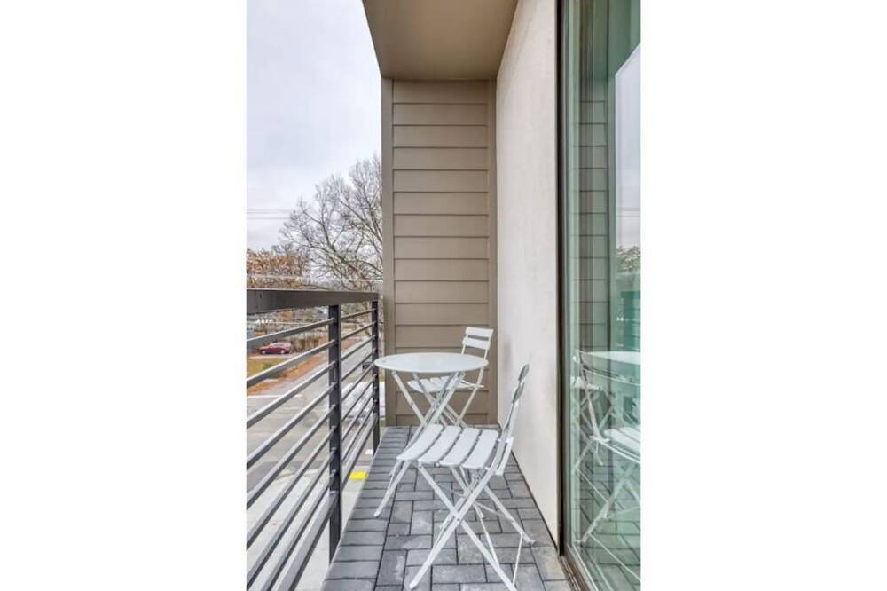 Photo of Patio Balcony in Veterans Park