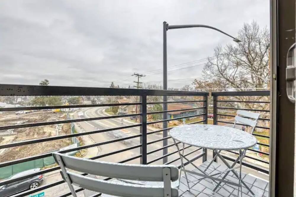 Photo of Patio Balcony in Veterans Park