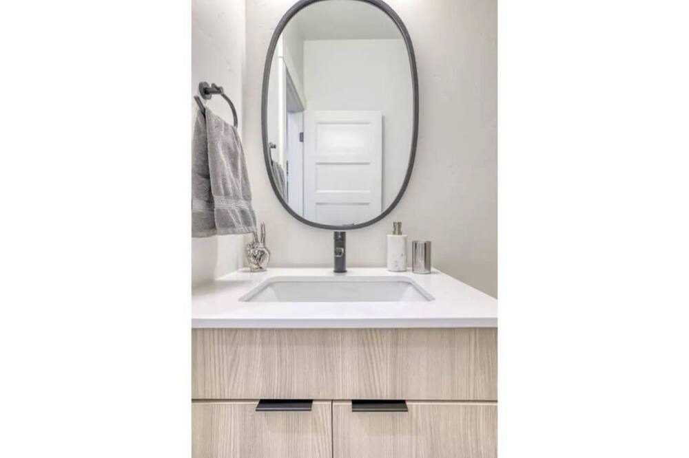 Photo of Bathroom in Veterans Park