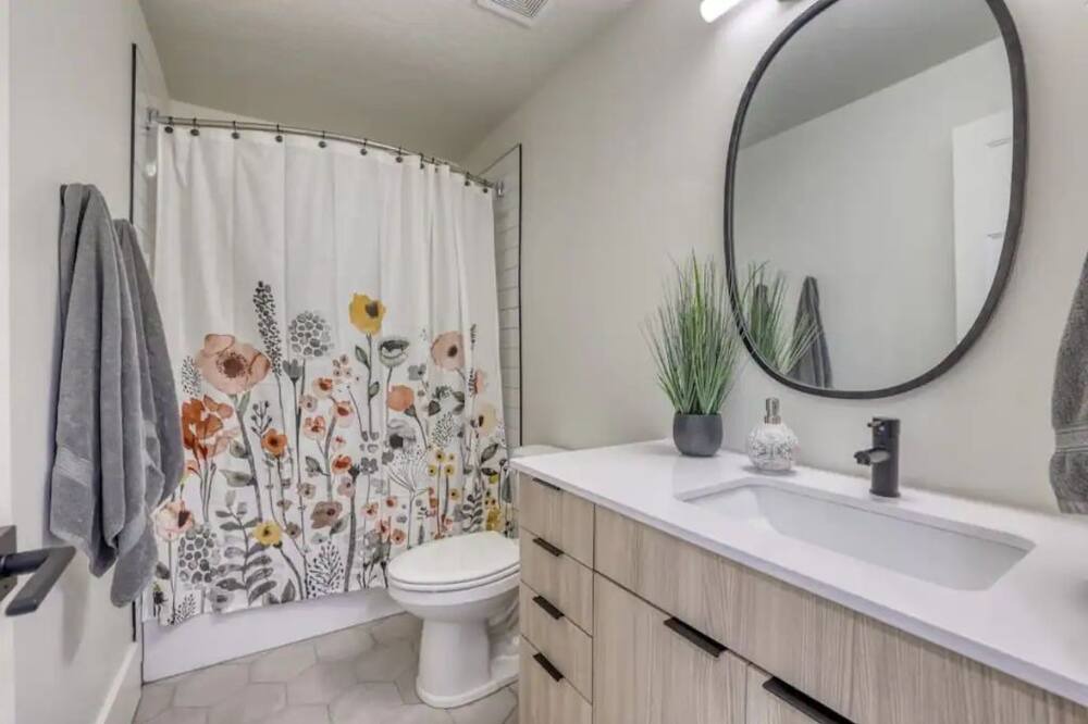 Photo of Bathroom in Veterans Park