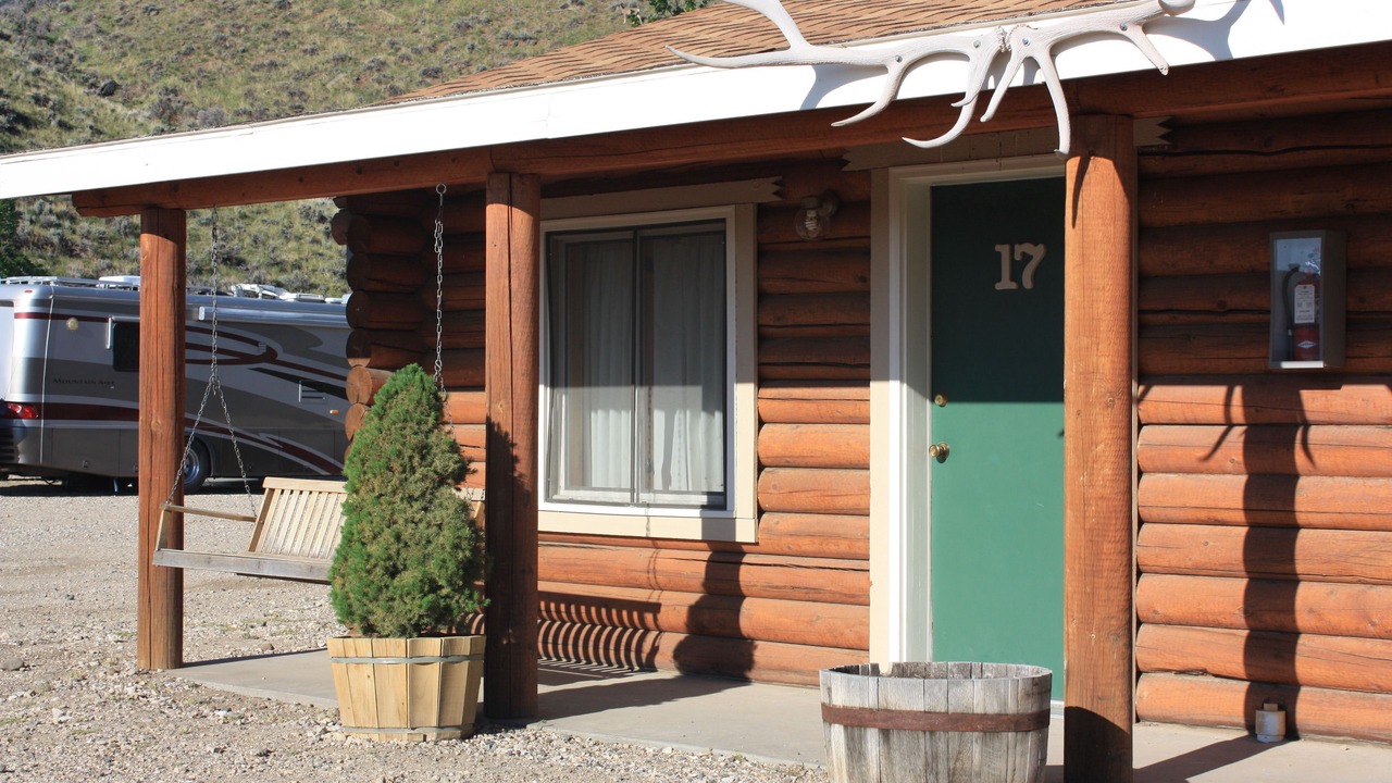 Photo of Buildings in Wapiti
