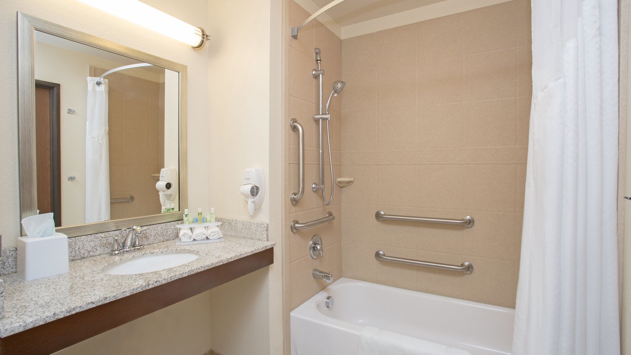 Photo of Bathroom in Glendive