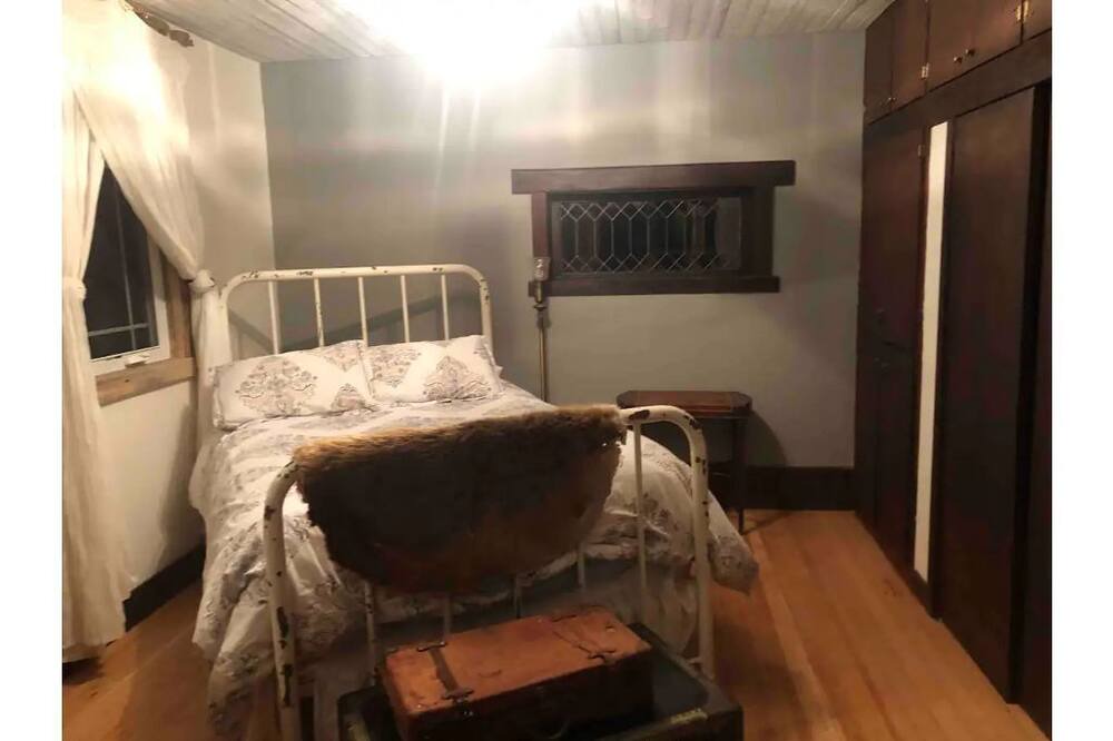 Photo of Bedroom in Simms
