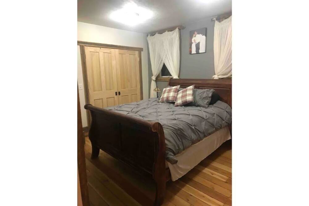 Photo of Bedroom in Simms