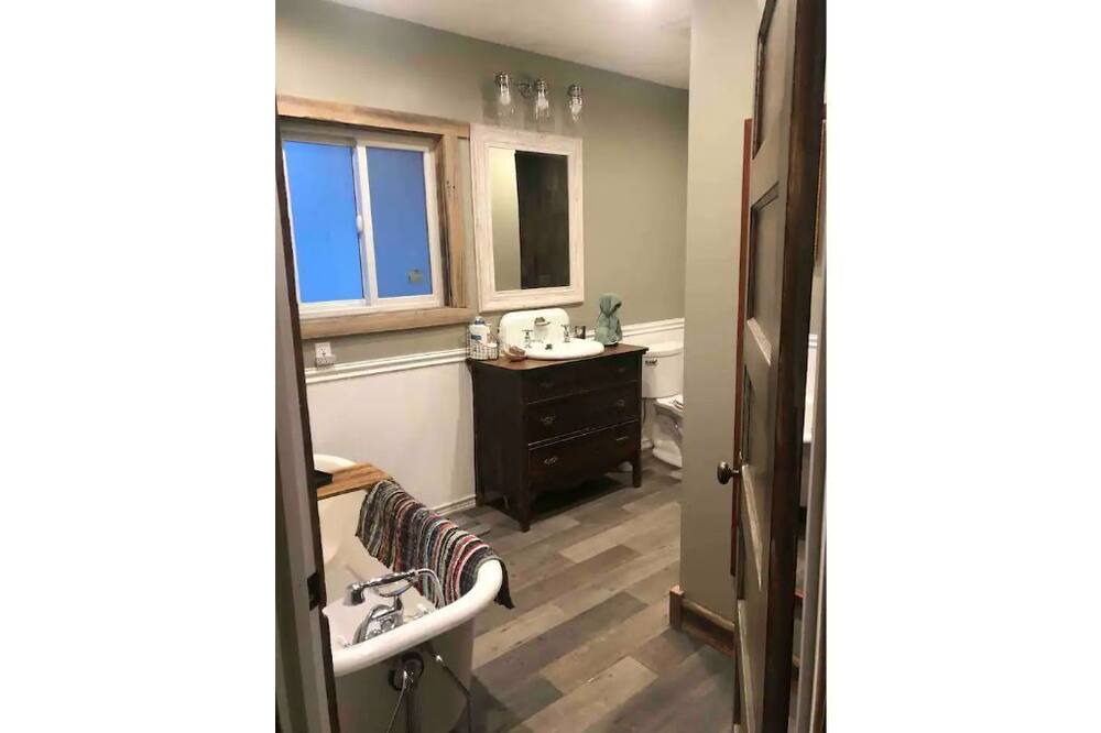 Photo of Bathroom in Simms