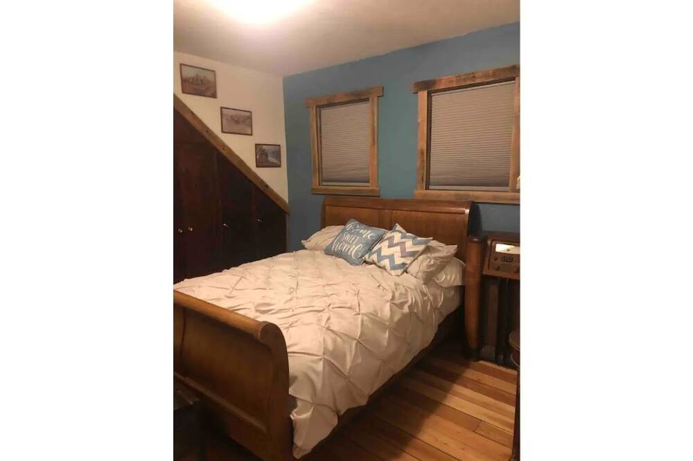 Photo of Bedroom in Simms