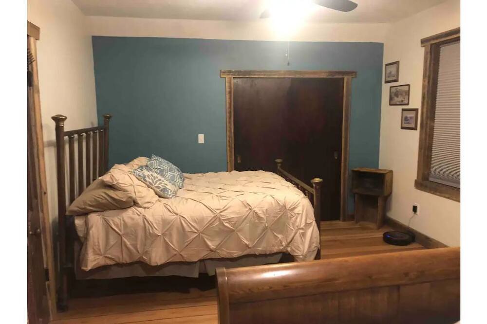 Photo of Bedroom in Simms