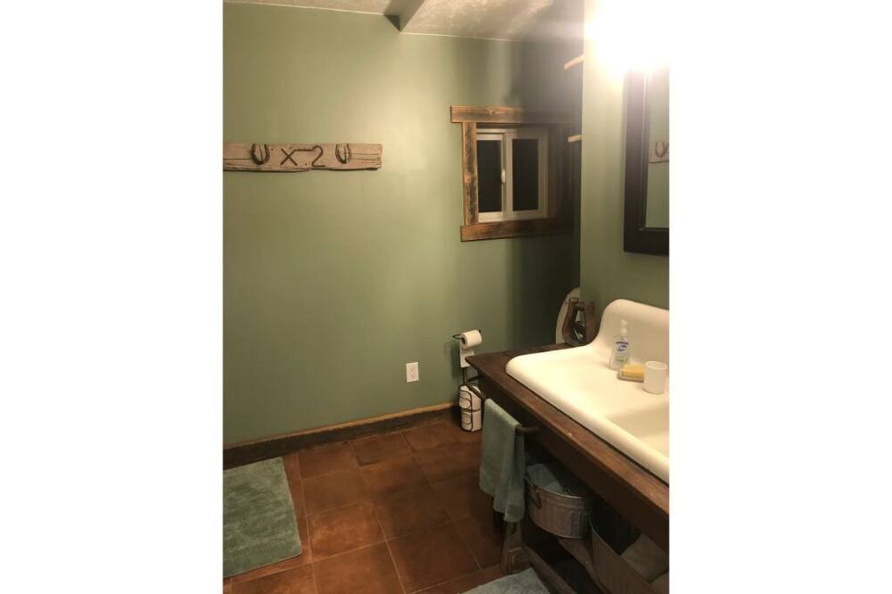 Photo of Bathroom in Simms