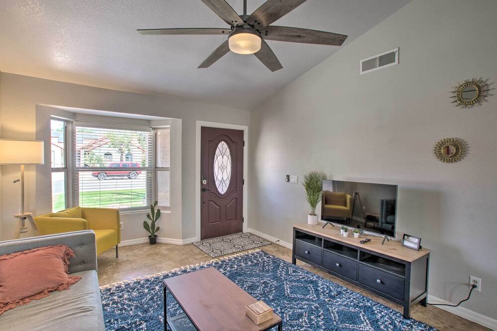 Photo of Livingroom in Alta Mesa Community Association