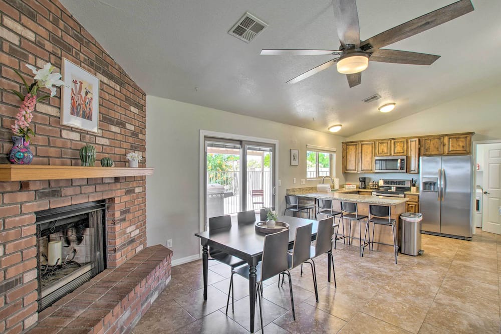 Photo of Livingroom in Alta Mesa Community Association