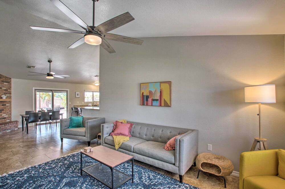 Photo of Livingroom in Alta Mesa Community Association