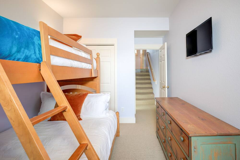 Photo of Bedroom in Saddle Ridge