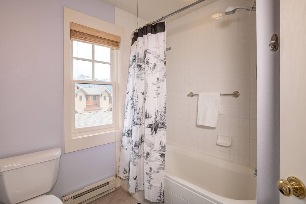 Photo of Bathroom in Saddle Ridge