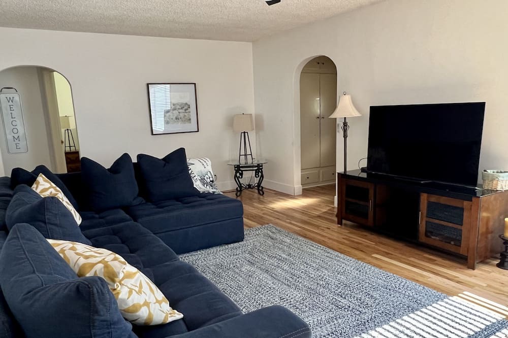 Photo of Livingroom in Freedom