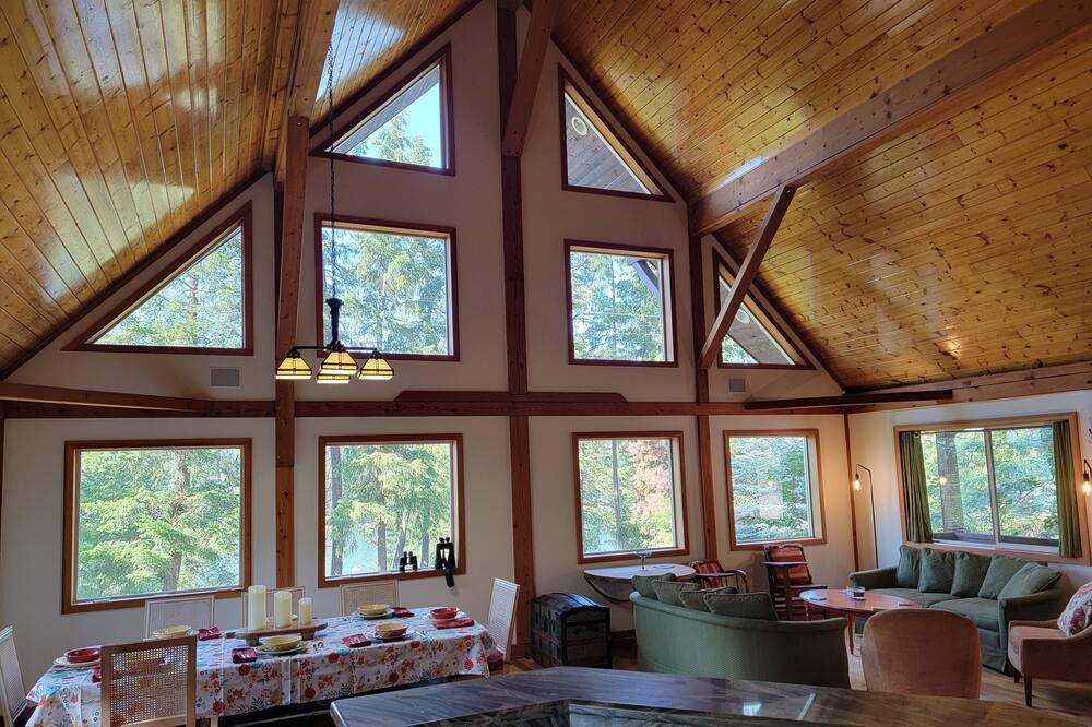 Photo of Livingroom in Nine Mile Falls