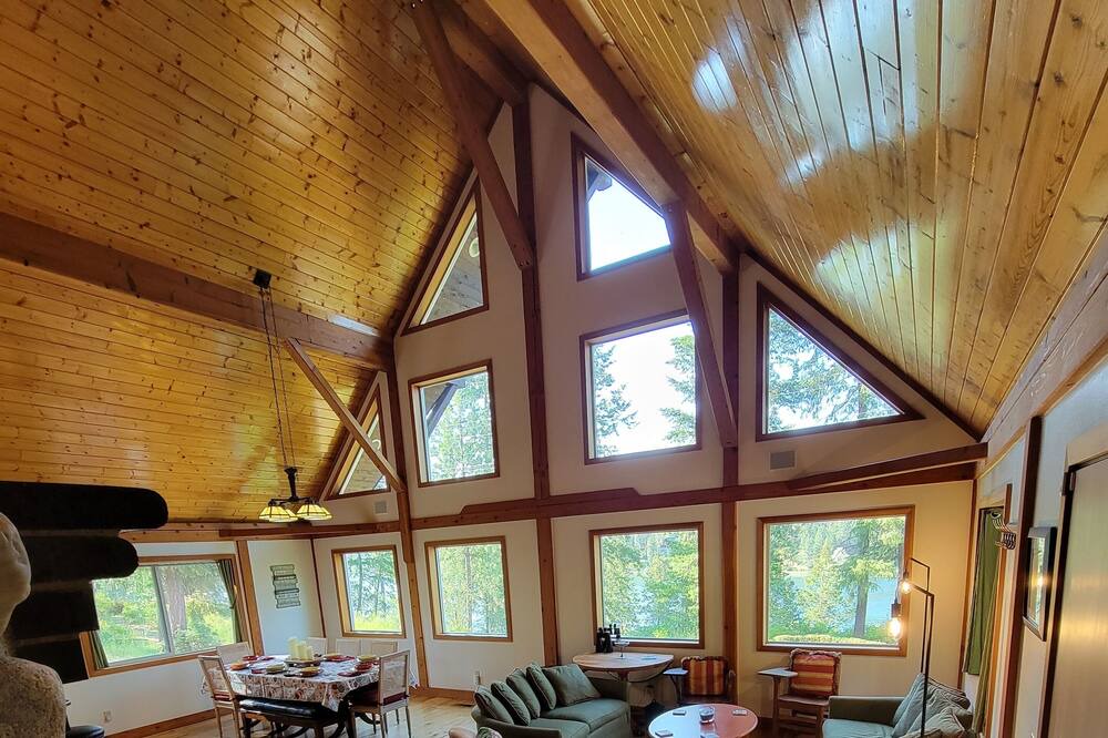 Photo of Livingroom in Nine Mile Falls