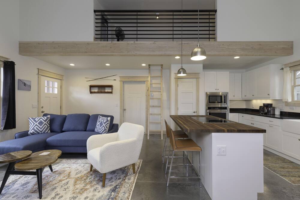 Photo of Livingroom in Big Sky