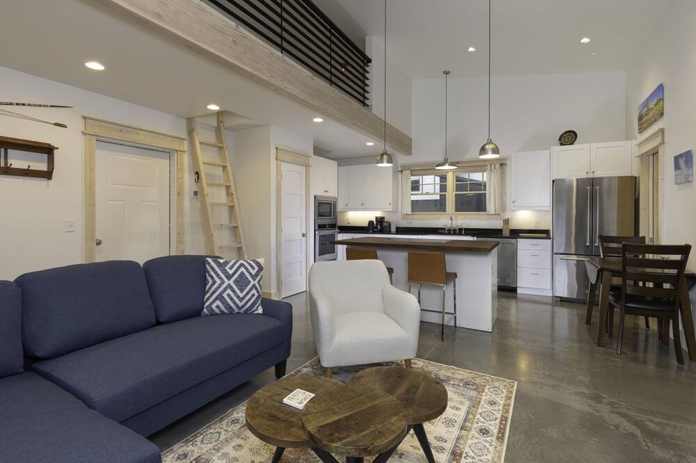 Photo of Livingroom in Big Sky