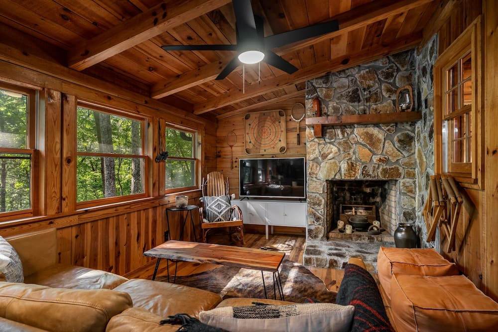 Photo of Livingroom in Walnut Mountain