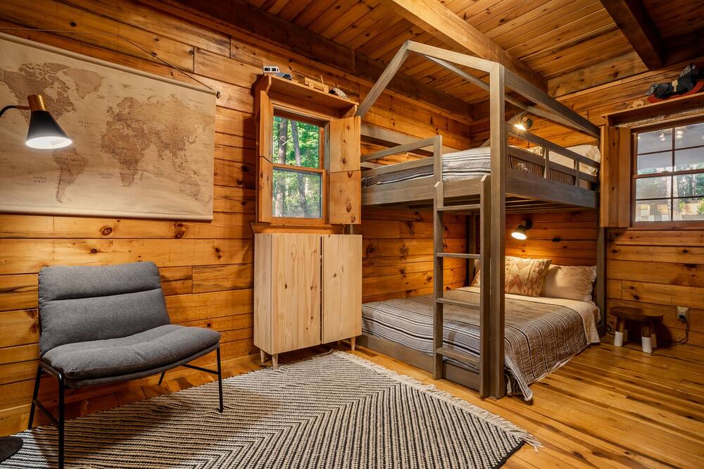 Photo of Bedroom in Walnut Mountain