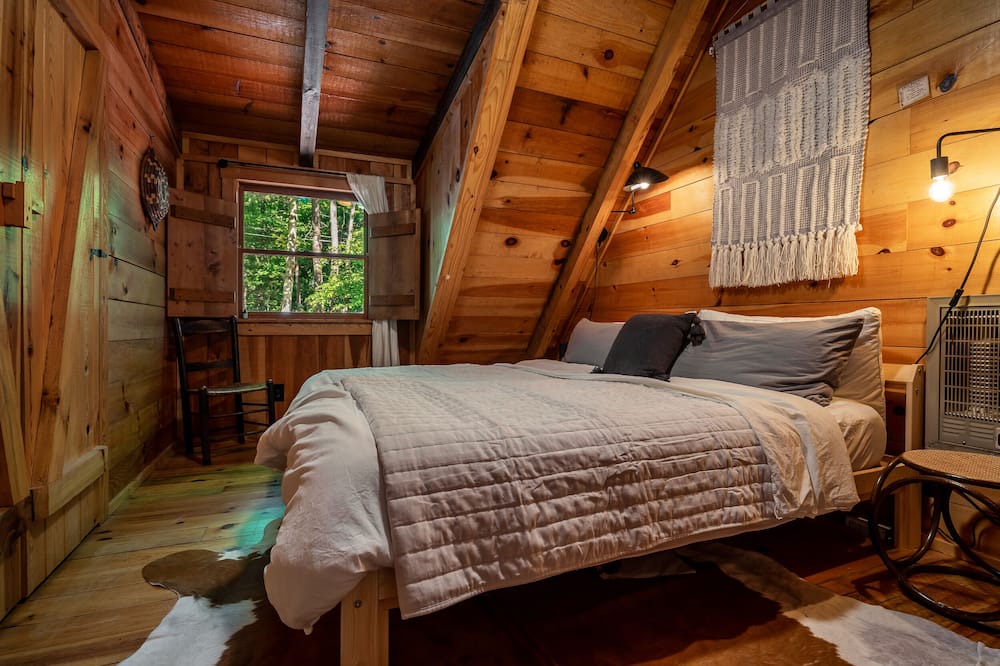 Photo of Bedroom in Walnut Mountain