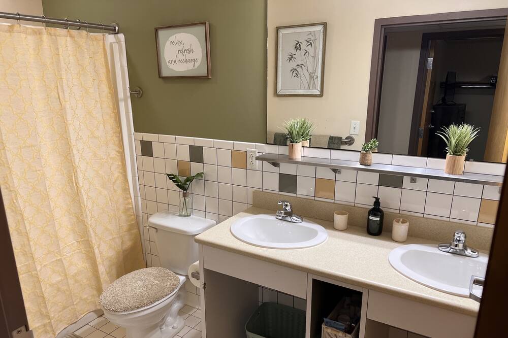 Photo of Bathroom in Midtown
