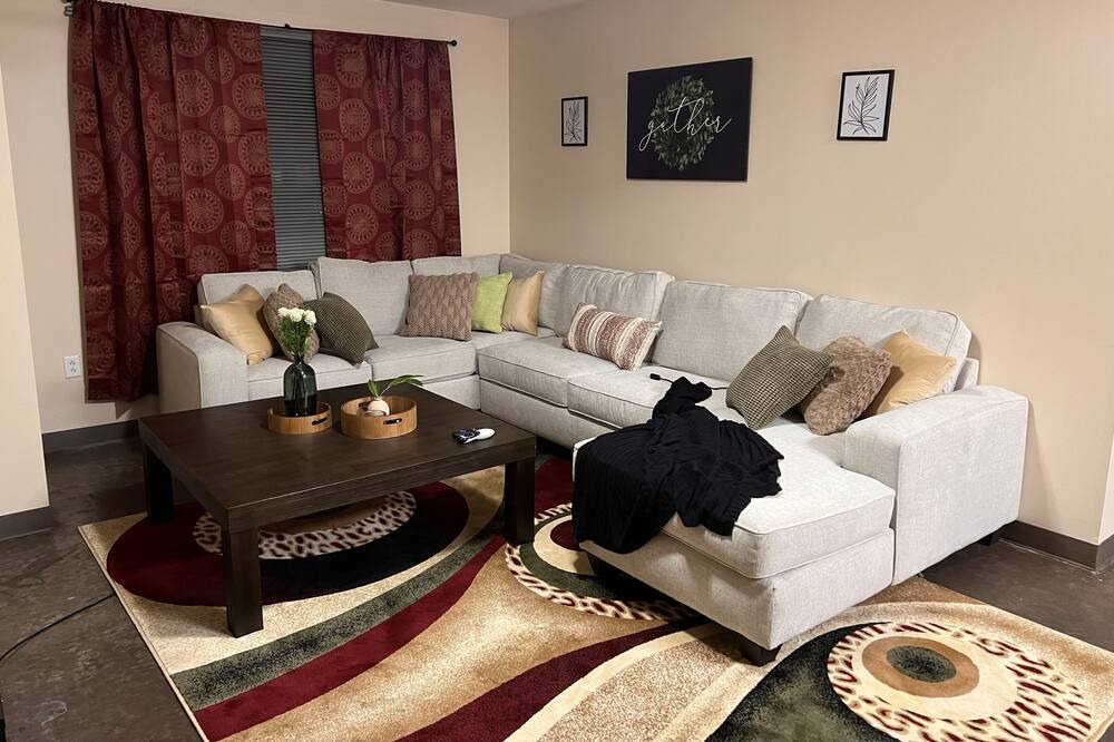 Photo of Livingroom in Midtown