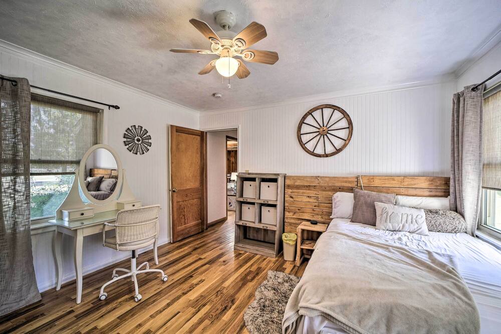 Photo of Bedroom in Sand Springs