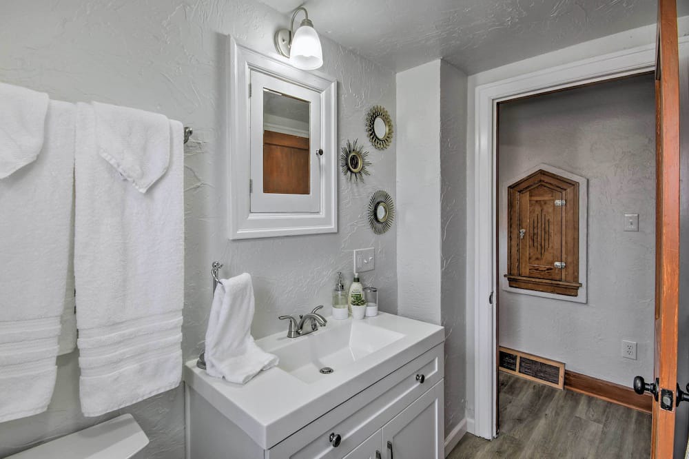 Photo of Bathroom in Laurel