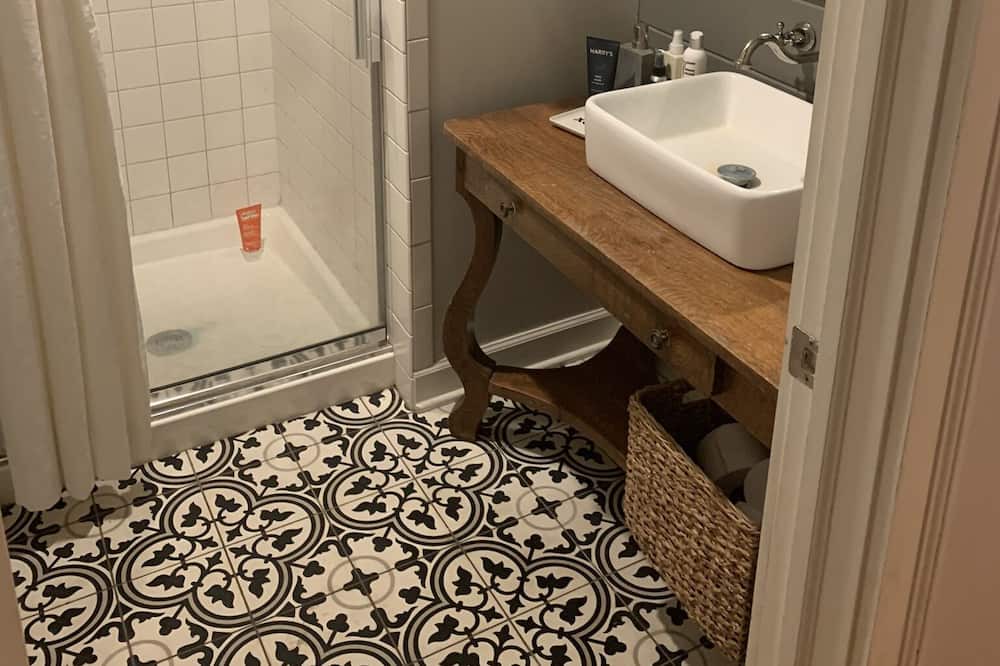 Photo of Bathroom in Maxwell