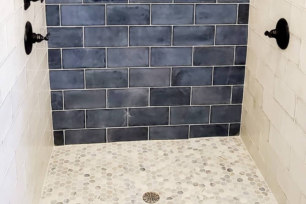 Photo of Bathroom in Mapleton/Fall Creek