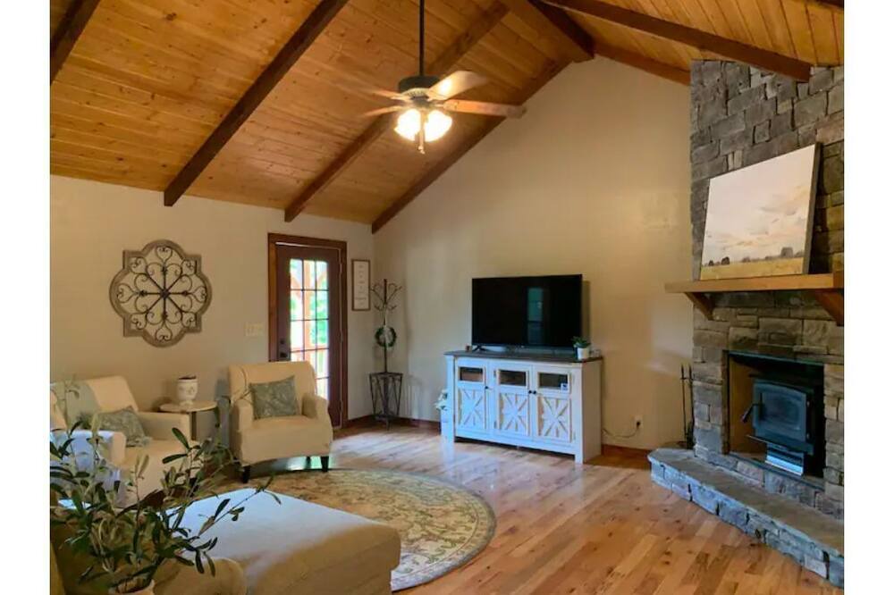 Photo of Livingroom in Hickman