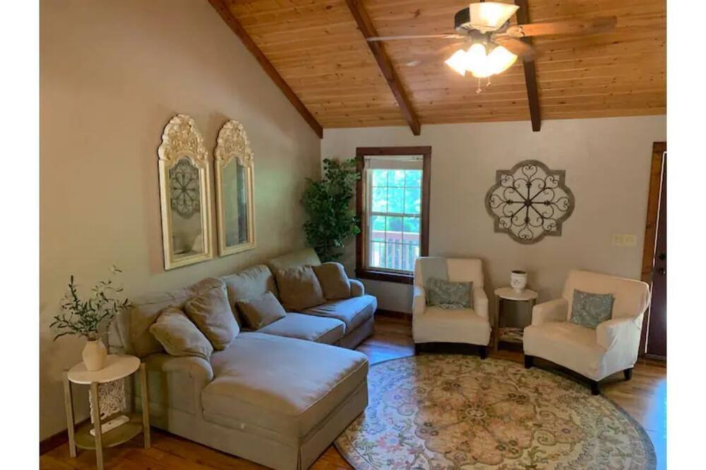 Photo of Livingroom in Hickman