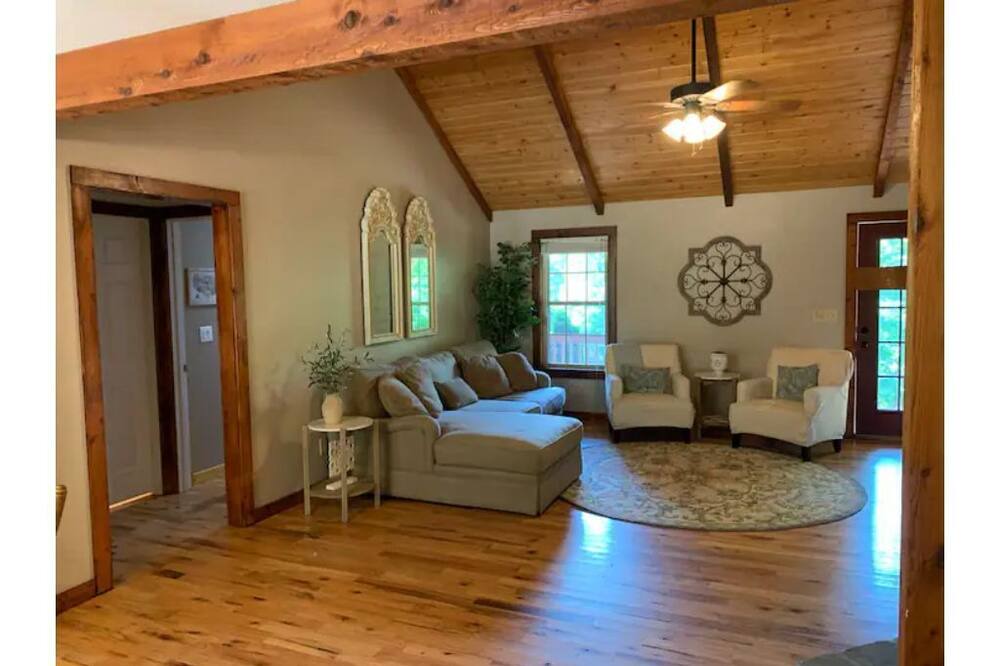 Photo of Livingroom in Hickman