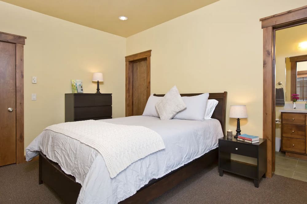 Photo of Bedroom in Jackson