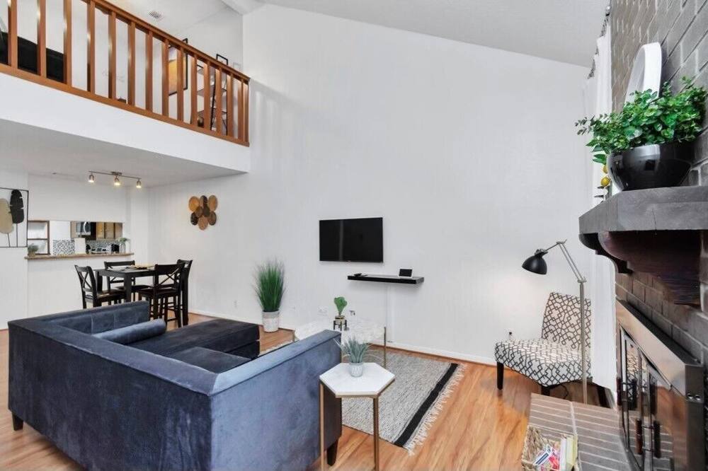 Photo of Livingroom in George Bush Park/Eldridge